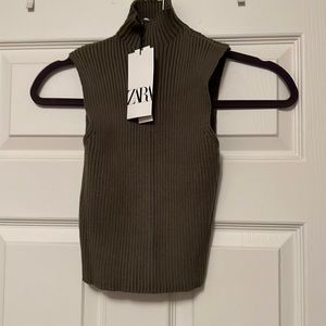 Green cropped turtleneck. Size medium